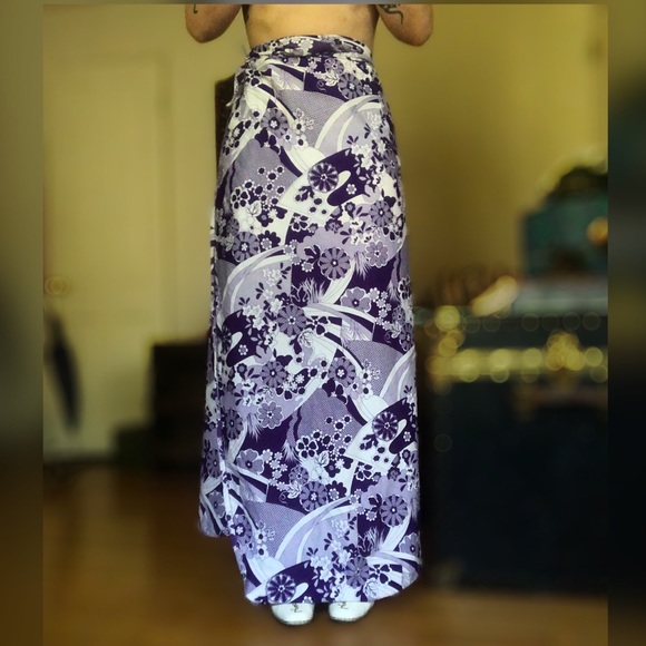 60s Vintage Purple and White Floral Wrap Coverup - Picture 3 of 7